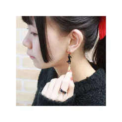 Maison Ghibli Boucles d’oreilles percées Jiji sur son balai - Kiki la petite Sorciè