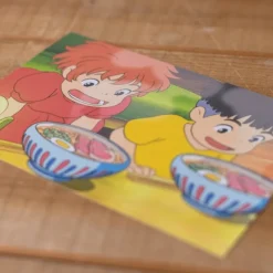 Maison Ghibli Carte Postale Ponyo & Sosuke ramen - Ponyo sur la falaise