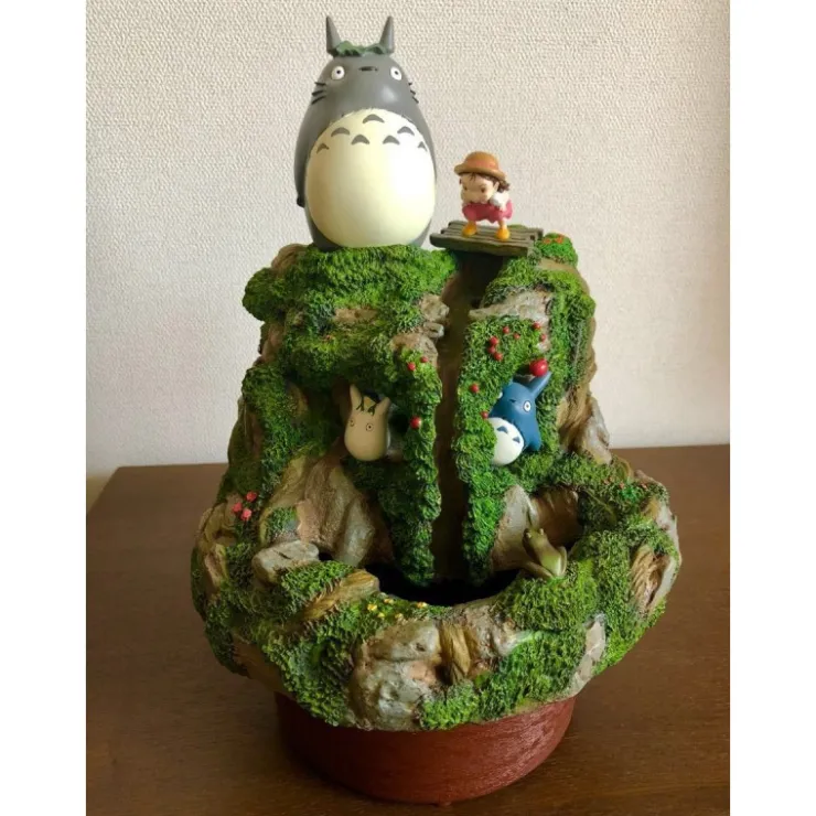 Maison Ghibli Diorama Totoro & Mei Jouent Dans La Rivière - Mon Voisin Totoro