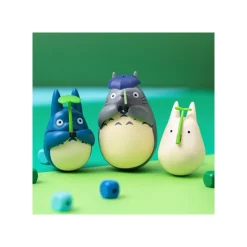 Maison Ghibli Figurine Culbuto Totoro Blanc avec feuille - Mon Voisin Totoro