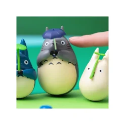 Maison Ghibli Figurine Culbuto Totoro Blanc avec feuille - Mon Voisin Totoro