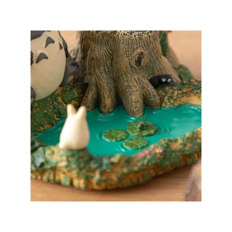 Maison Ghibli Figurines pot à crayon Totoro au bord de la marre - Mon Voisin Totoro