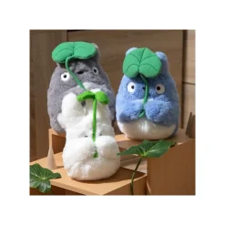 Maison Ghibli Peluche Nakayoshi Totoro Gris avec feuille - Mon Voisin Totoro