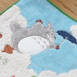 Maison Ghibli Serviette Totoro dans le ciel 34x80 cm - Mon Voisin Totoro